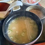 飄禄玉 - 分かりにくいけど鯉の味噌汁。底に鯉の身がたくさん