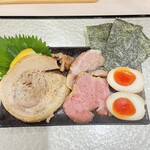 つけ麺 青木 - 特製トッピングです。