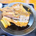 味処 まるたか - ぶりかま煮付け