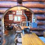 味処 まるたか - 内観の一部（テーブル席など）