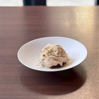 栗のエスプーマと黒糖メレンゲのアイスクリーム ～モンブランのイメージで～　　　　　　　