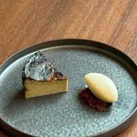 NAKAMURA TEA LIFE STOREのほうじ茶のバスク風チーズケーキとヨーグルトのソルベ