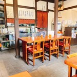 久呂麦 - 店内　テーブル席
