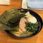 横浜家系ラーメン ぶっちぎり家 - 料理写真: