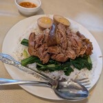 イーサン食堂 - 豚すね肉煮込みのせご飯(カオカームー)