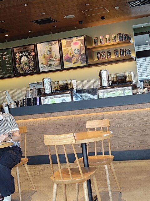 Starbucks Coffee Toyomae Ten photo 5