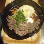 うどん屋 きすけ - 牛肉ぶっかけ　温泉玉子付き