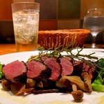 318104255 - マグレ鴨むね肉のラケ　秋キノコのソテー添え