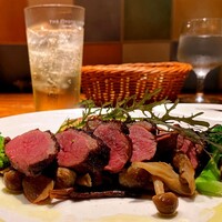 シャンパン食堂 - マグレ鴨むね肉のラケ　秋キノコのソテー添え