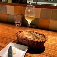 シャンパン食堂 - シャンパン＆パン