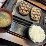感動の肉と米 - 料理写真:粗挽きハンバーガーセット！2倍サイズ！