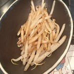 318109884 - 付け合わせのもやし