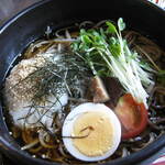 あらい - 色とりどりの具がいっぱい乗っています