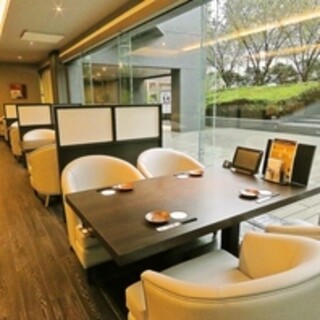 ホテル館内ならでは「カジュアルリッチ」な雰囲気