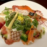 ルヴェール - ◉ いろいろな海の幸のサラダ
      　トマトとバジルのソースで