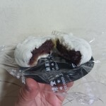 峯月堂 - 薄皮饅頭断面