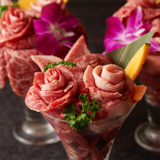 大切な方との記念日やサプライズに『肉パフェ』でお祝いを。