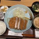 黄金色の豚 福岡空港店 - 