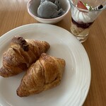 ガーデニア(ホテルマイステイズプレミア成田) - クロワッサンだけ温めてもらった