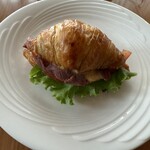 ガーデニア(ホテルマイステイズプレミア成田) - ローストビーフのクロワッサンド