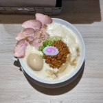 鶏そば 牧すする - 大盛鶏そば 肉３枚＋煮玉子＋台湾ミンチ