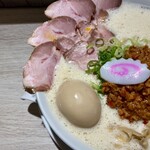 鶏そば 牧すする - 大盛鶏そば 肉３枚＋煮玉子＋台湾ミンチ