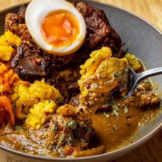 お酒に合うスパイス料理を取り揃え。おすすめメニューをご紹介