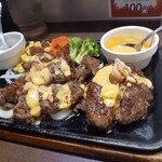 いきなりステーキ - チーズソースをかけていただきます！