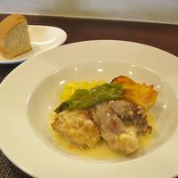 DOLCH - 主菜：豚すね肉と鶏モモのブランケット（軽いクリーム煮込み）