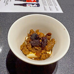 Japanese Soba Noodles 蔦 - お口直しは「中華風冷奴の桑の実添え」