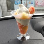 ミニストップ - 料理写真:完熟白桃パフェ①