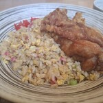 麺笑 八武屋 - チャーハンザンギ丼