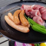 美しくなるビアガーデン - 2段目 ソーセージとラム肉