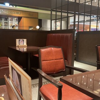 CAFE AUX BACCHANALES_2