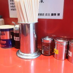 ラーメン二郎 - 卓上調味料
