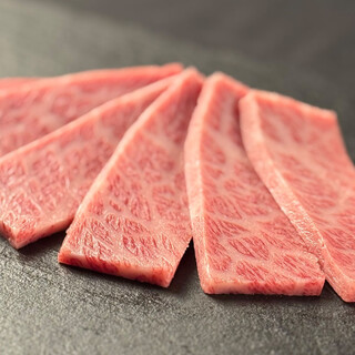 国産黒毛和牛、A5ランク使用！