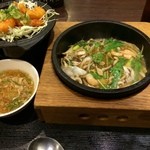 石焼炒飯店 - 石焼ごはん倶楽部 ララガーデン長町店で夕食。
            八宝菜炒飯、エビチリ、玉子スープ、サラダ、タピオカドリンクのアイスティーを食した。