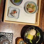 おもてなしとりよし - 写真をとる前に食べちゃったので…他人のお膳をパシャリ