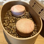 L'aisance - 蕎麦殻です。マカロンの出し方すら福井県を感じられます