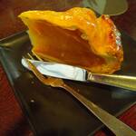 スイーツカフェ＆バー LOUNGE - 信州産ふじりんごのアップルパイ