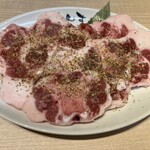 黒毛和牛ホルモン 大衆焼肉しんすけ - バイトの姉ちゃんおすすめのテール。まぁ普通やったで