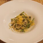 オステリア セルヴァジーナ - 秋田から届いたミズの玉っこと自家製カラスミのスパゲッティ