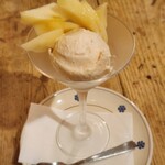 オステリア セルヴァジーナ - 山梨の桃のジェラート