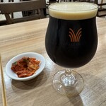 橘屋 - キムチとは合わなかったので、ホッピーを慌てて頼んだ。