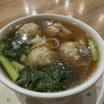 橘屋 - ミニワンタン。スープ秀逸。じっくり素性を考えつつ味わったヤーツ。大好物です。ただし、うちの息子（偏食は父譲り）は八角拒否勢なので、苦手なヤツ。頼む方、要注意。