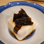 笑日 - 冷奴には、行者にんにくの葉をトップに