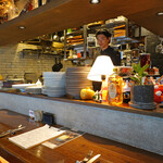 ELMO - 私達はカウンターの右に・・