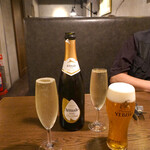 ELMO - 奥のテーブルで再会の乾杯