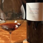 レストラン ナズ - ラビオリにギリシャのピノ