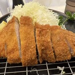 とんかつ 川久 - 今回頂いた 上黒豚ロースカツ(250g) 2,750円 厚切りで黒豚の希少部位を使用していながらもリーズナブルな価格 じっくりと時間をかけて揚げてくださるお肉の美味さは光る程の美味しさ